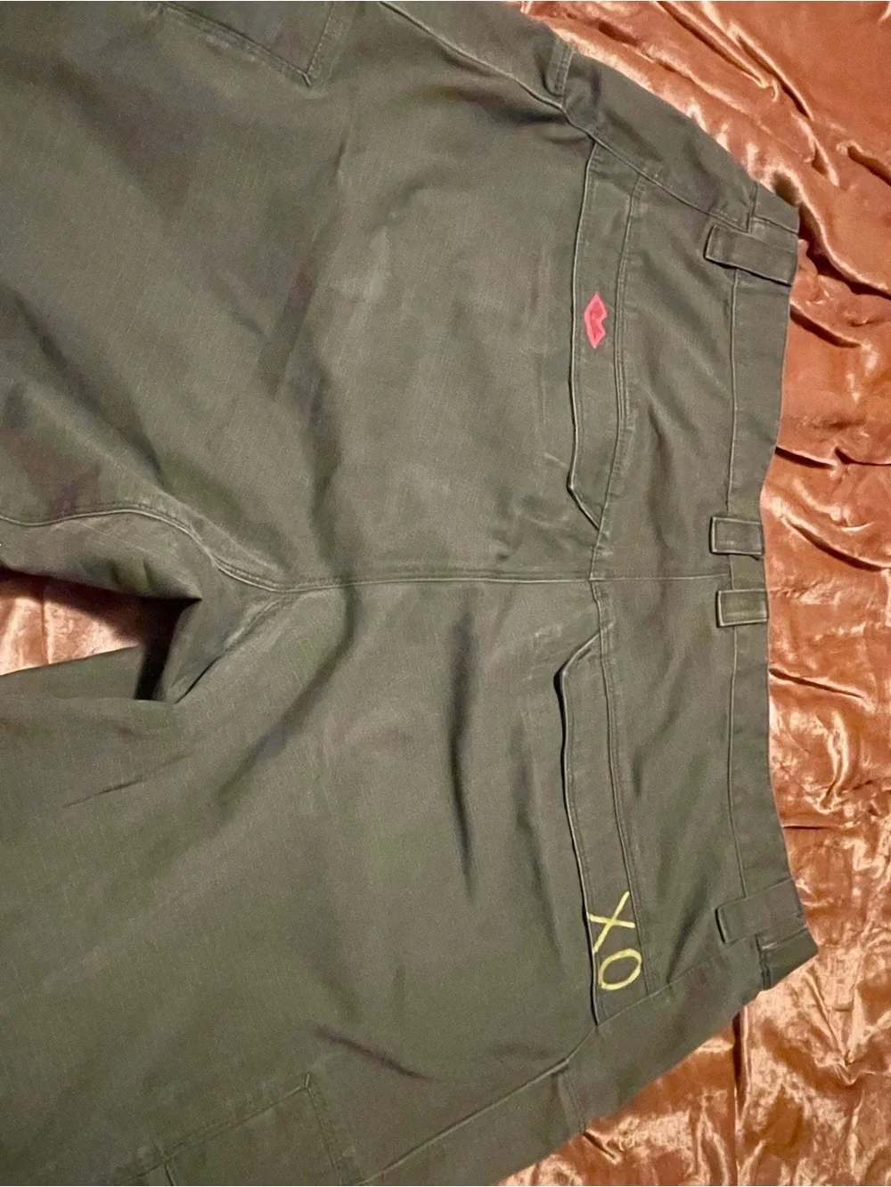 🔥 CUSTOM HAND-PAINTED Y2K OLIVE GREEN CROPPED UTILITY CARGO PANTS 🔥
